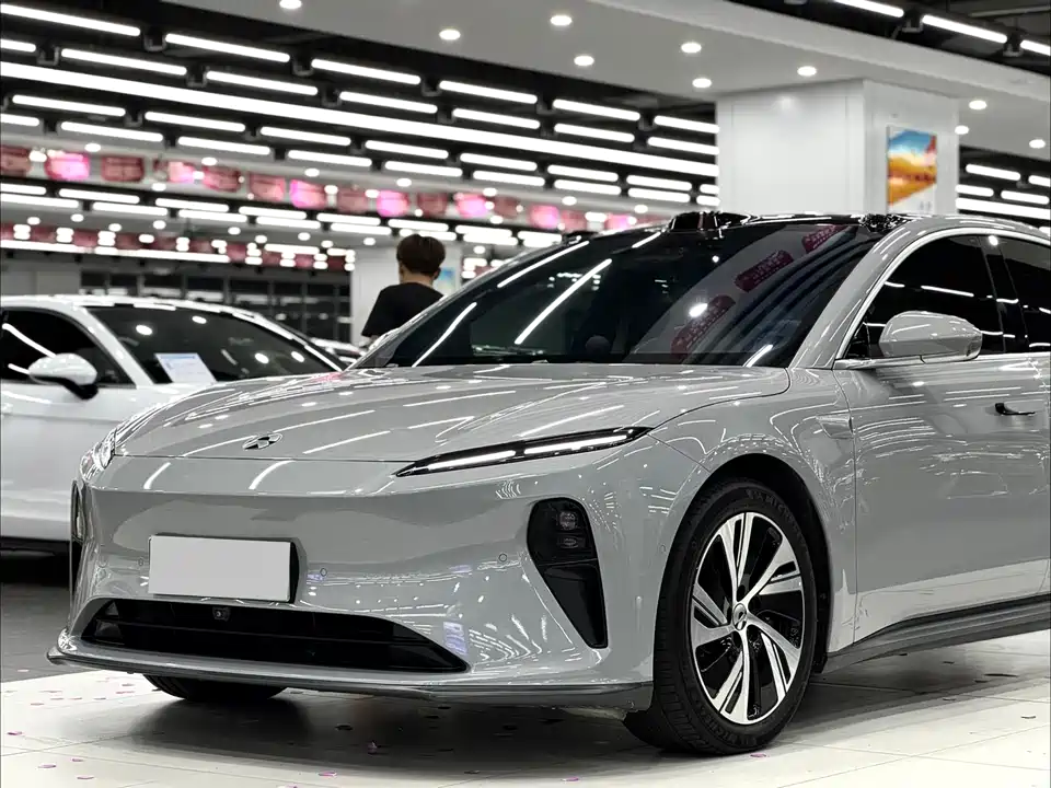 NIO ET5