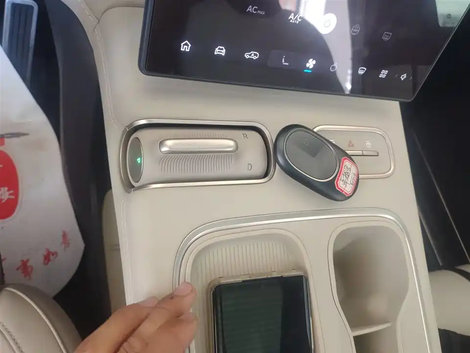 NIO ES6