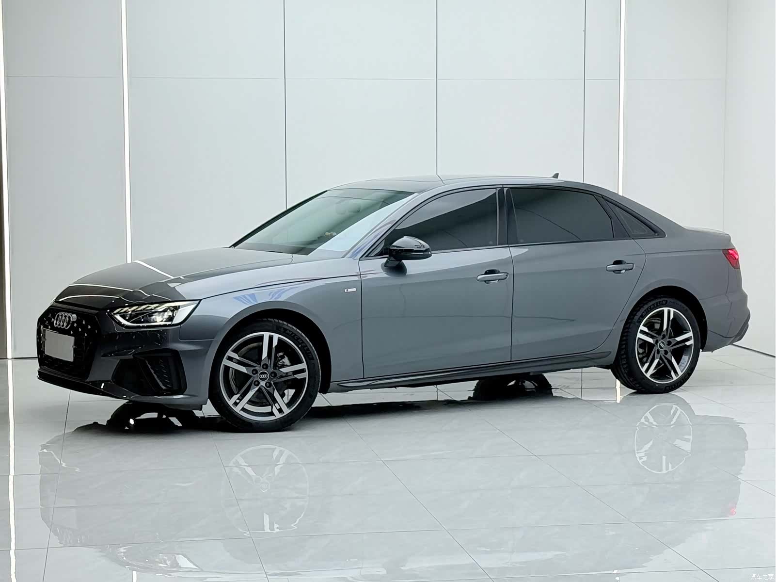 Audi A4L, 2023 1