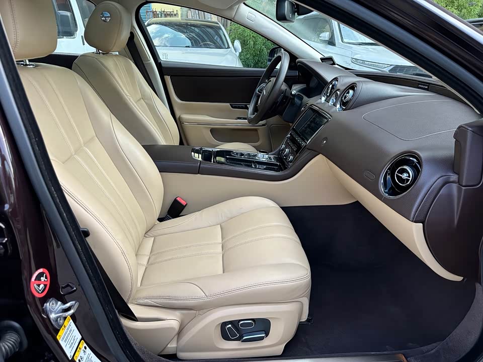 Jaguar XJ Jaguar XJ