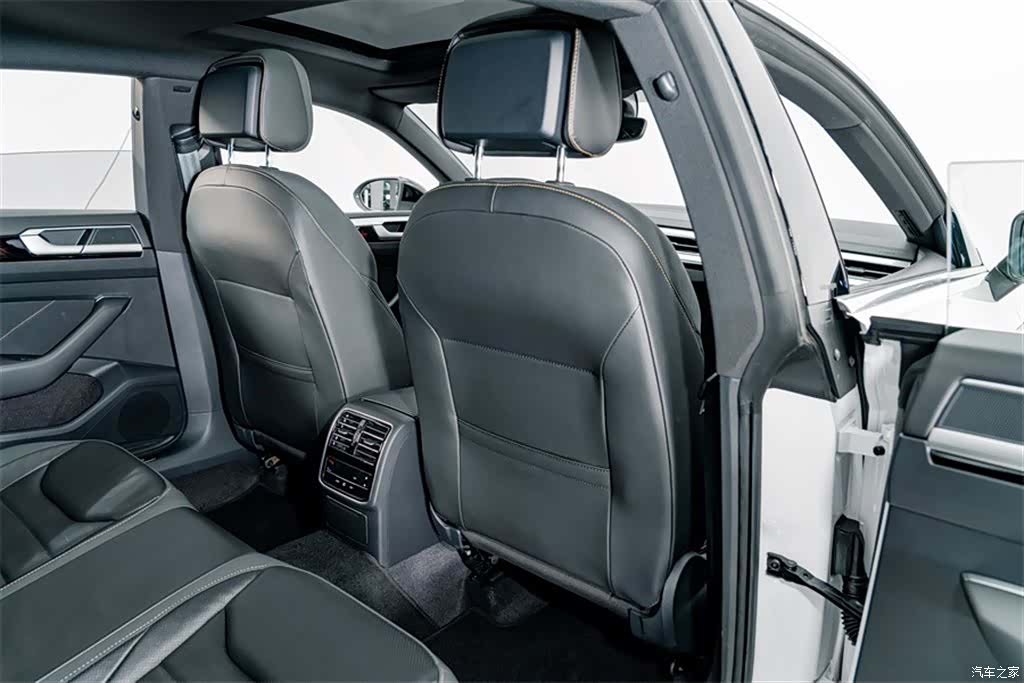 Volkswagen CC, 2024 19