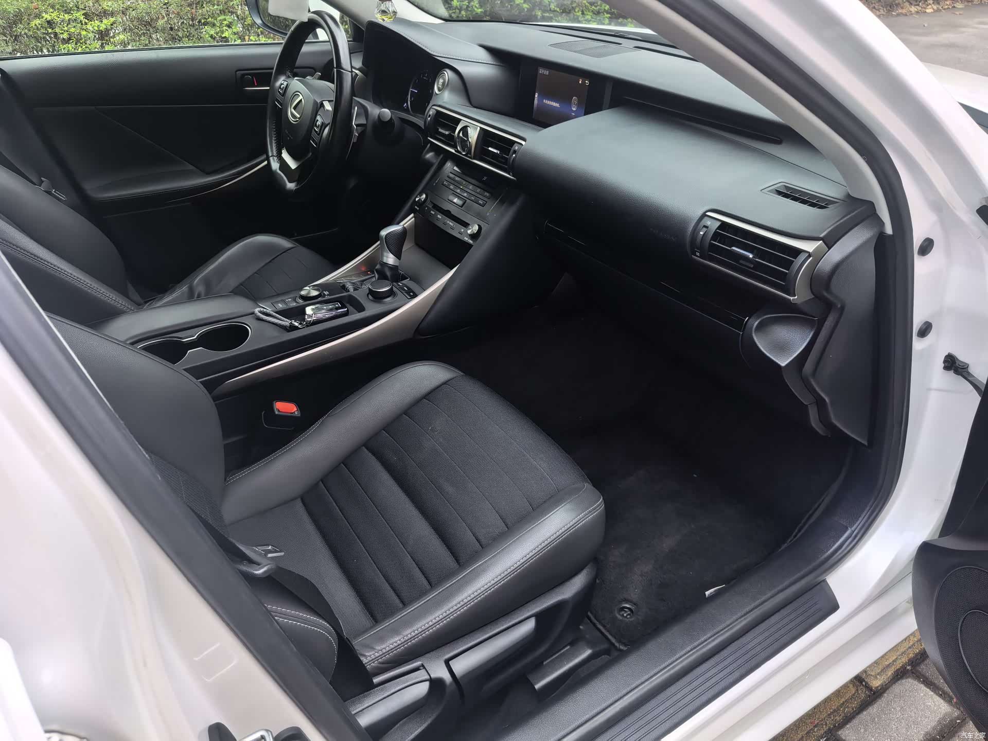 Lexus IS, 2018 11