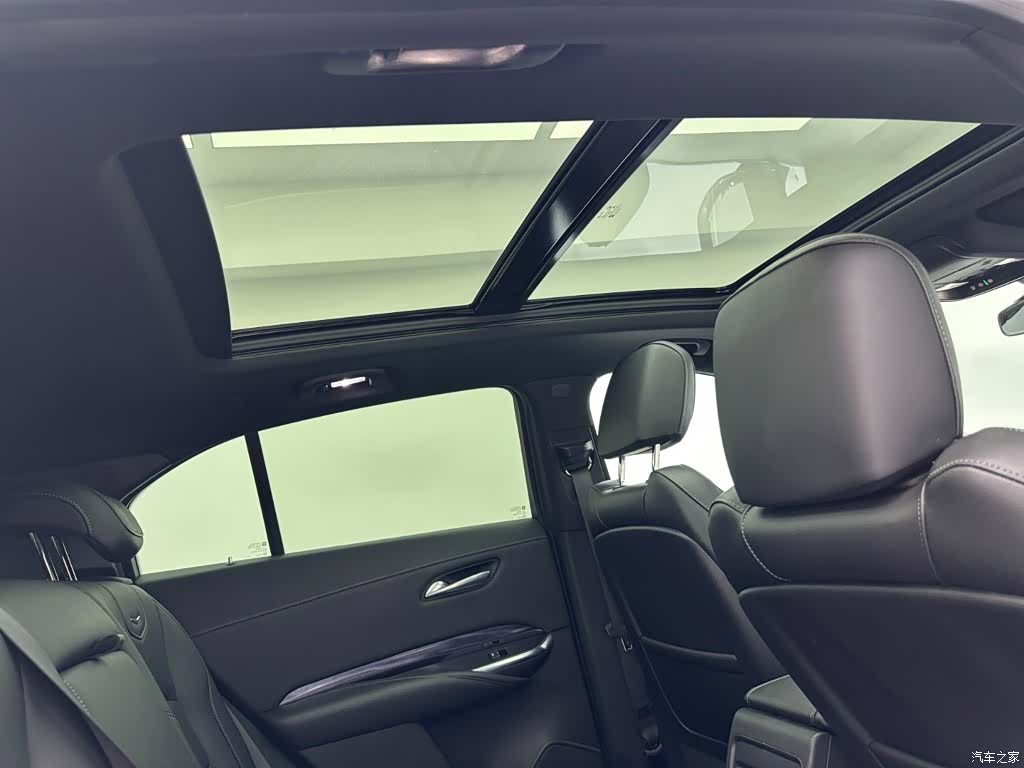 Cadillac XT4, 2022 22