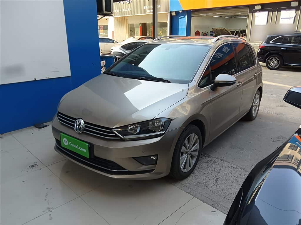 Volkswagen Golf·