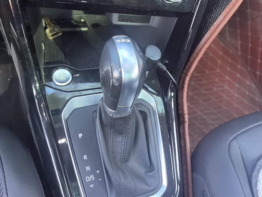 Volkswagen T-ROC exploring Songs