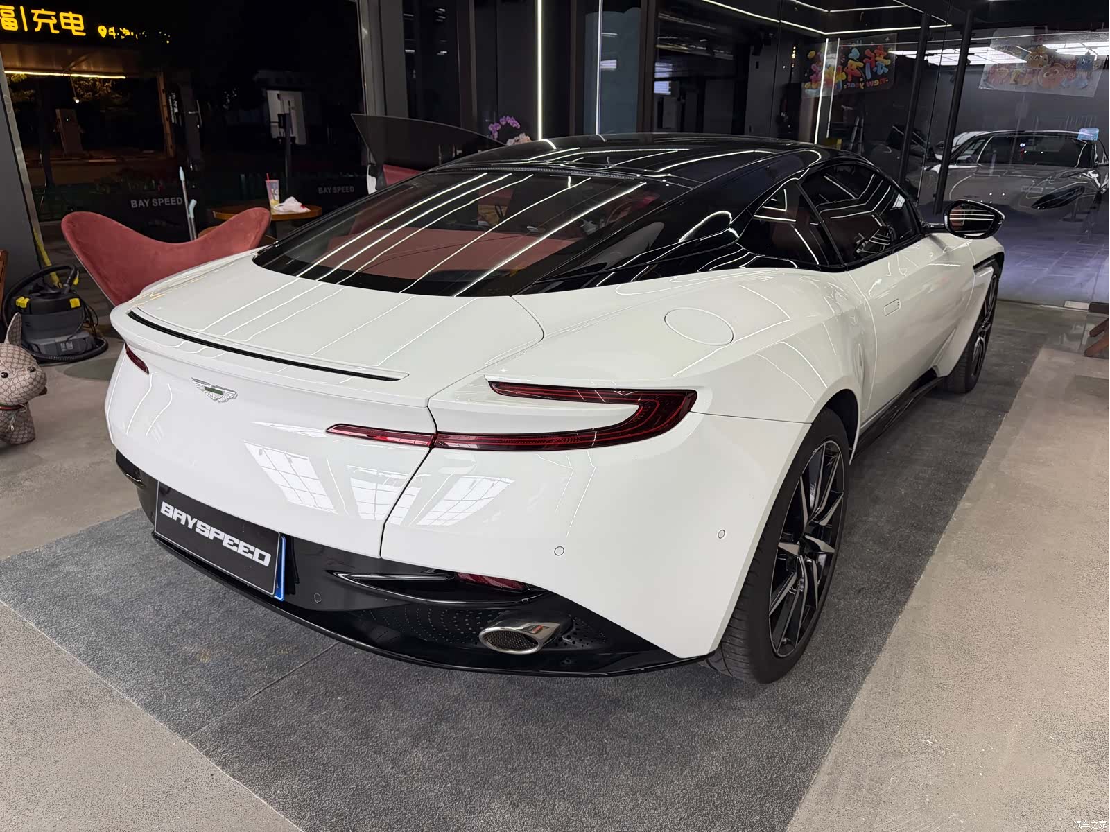 Aston Martin DB11, 2018 18