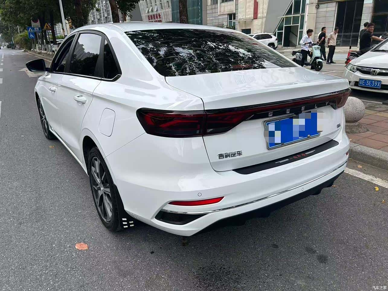 Geely Emgrand, 2021 14