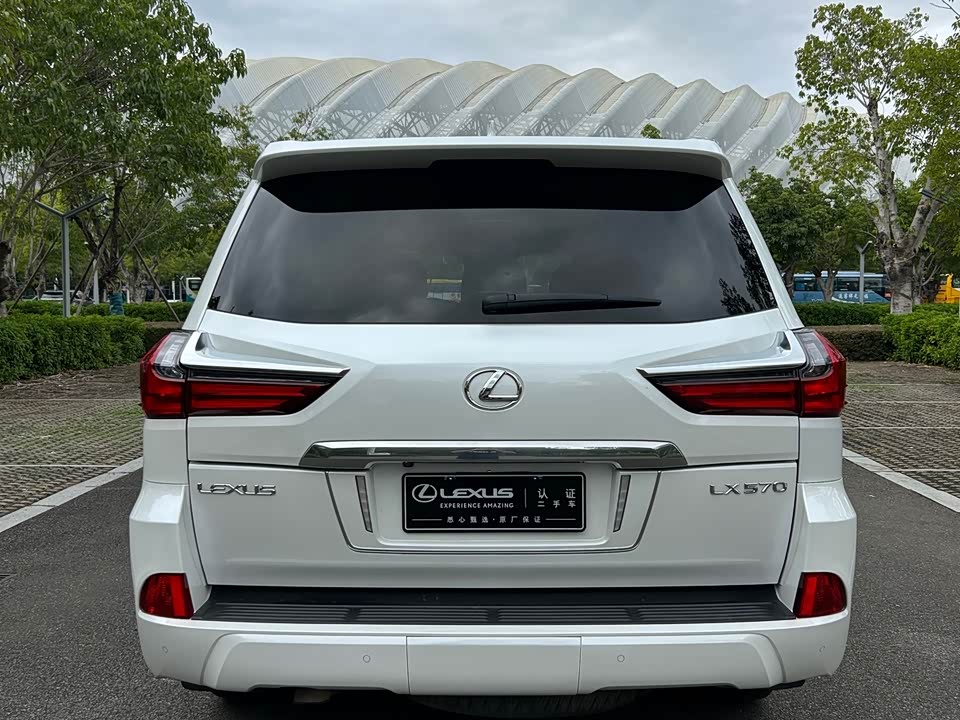 Lexus LX