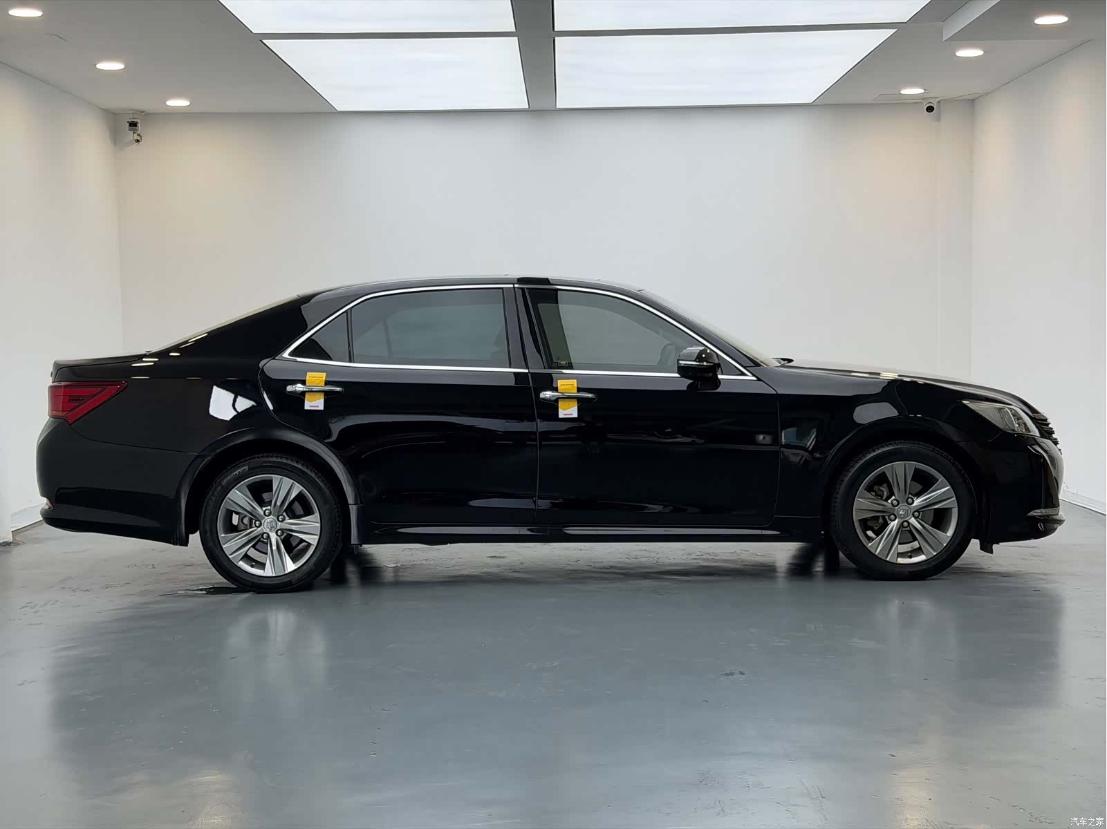 Toyota Crown, 2016 8