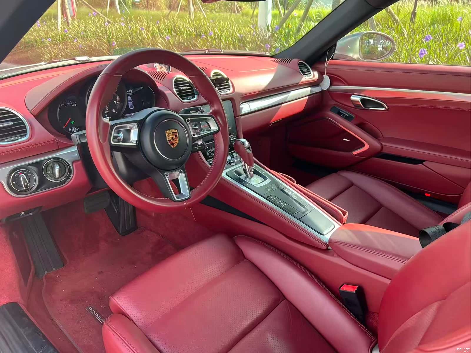 Porsche Cayman, 2019 все фото