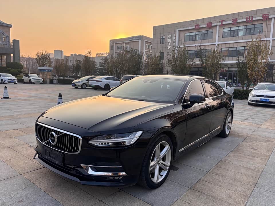 Volvo S90