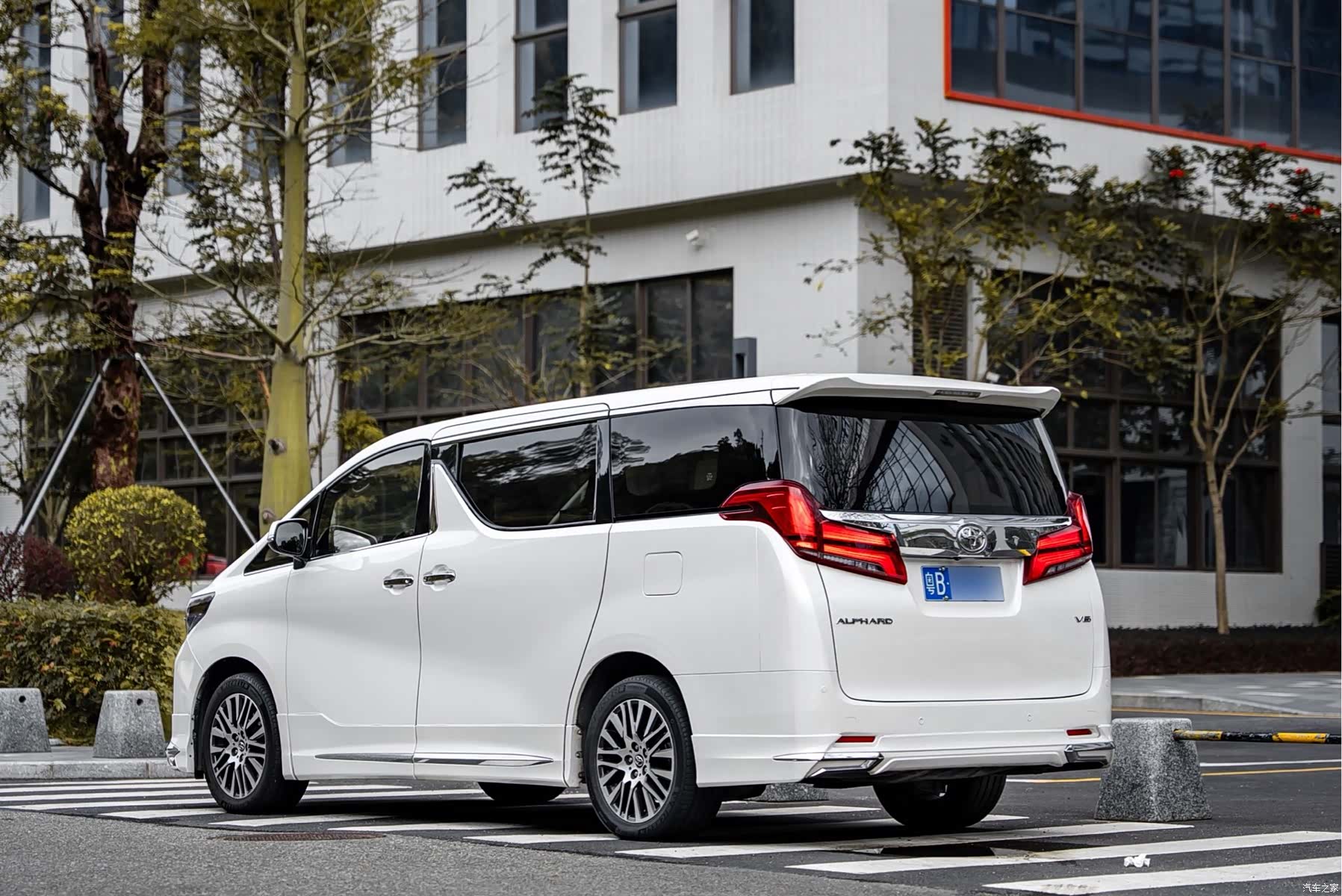 Toyota Alphard, 2017 10