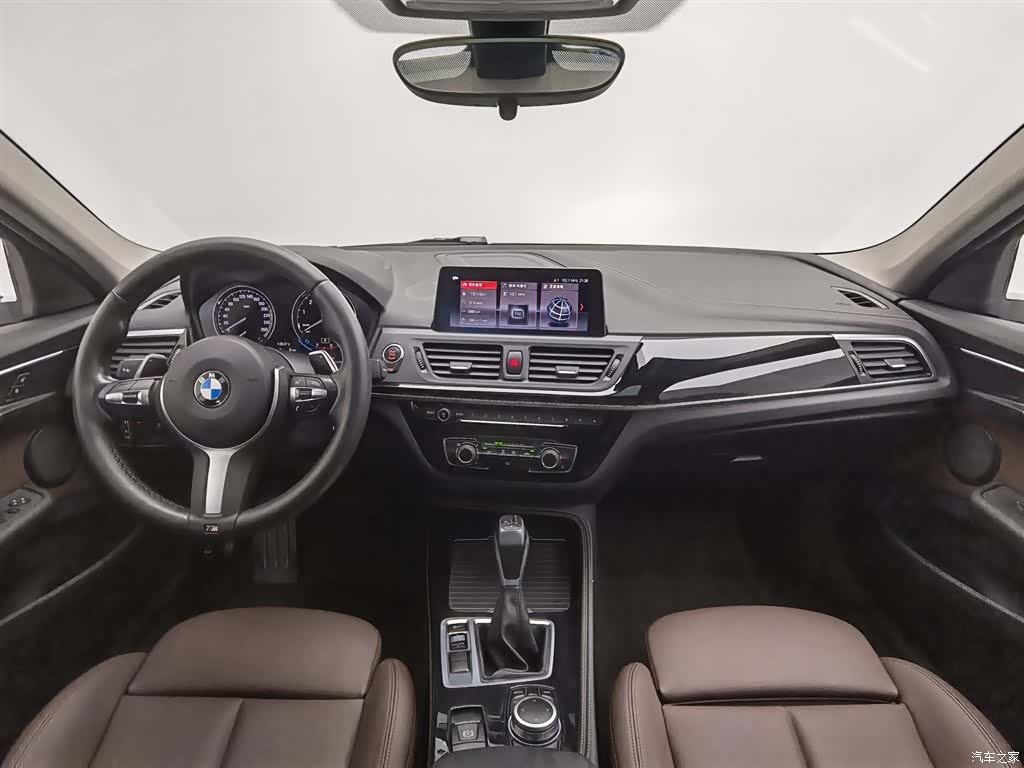 BMW 1 Series, 2019 все фото