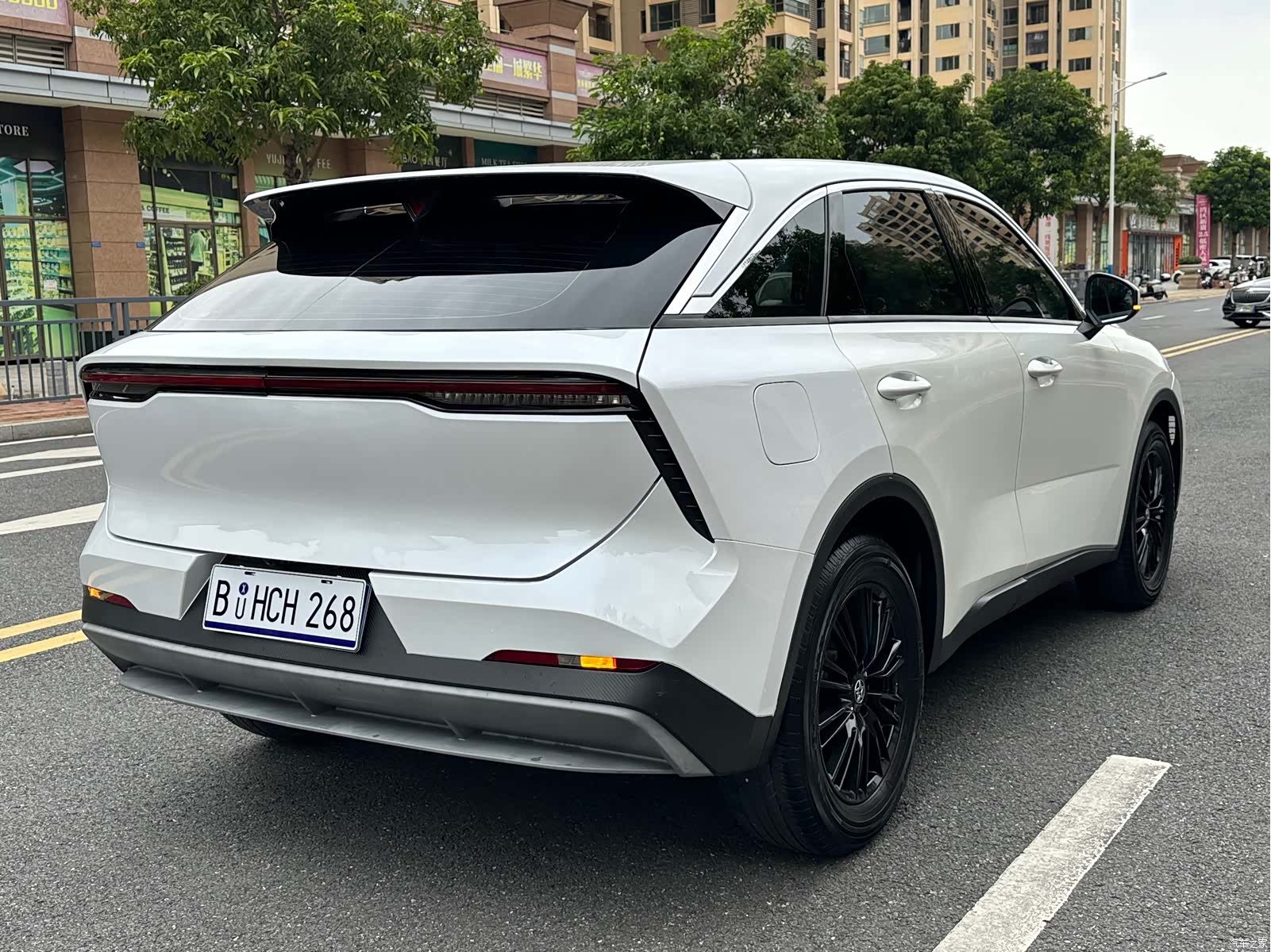 Nissan V, 2022 все фото