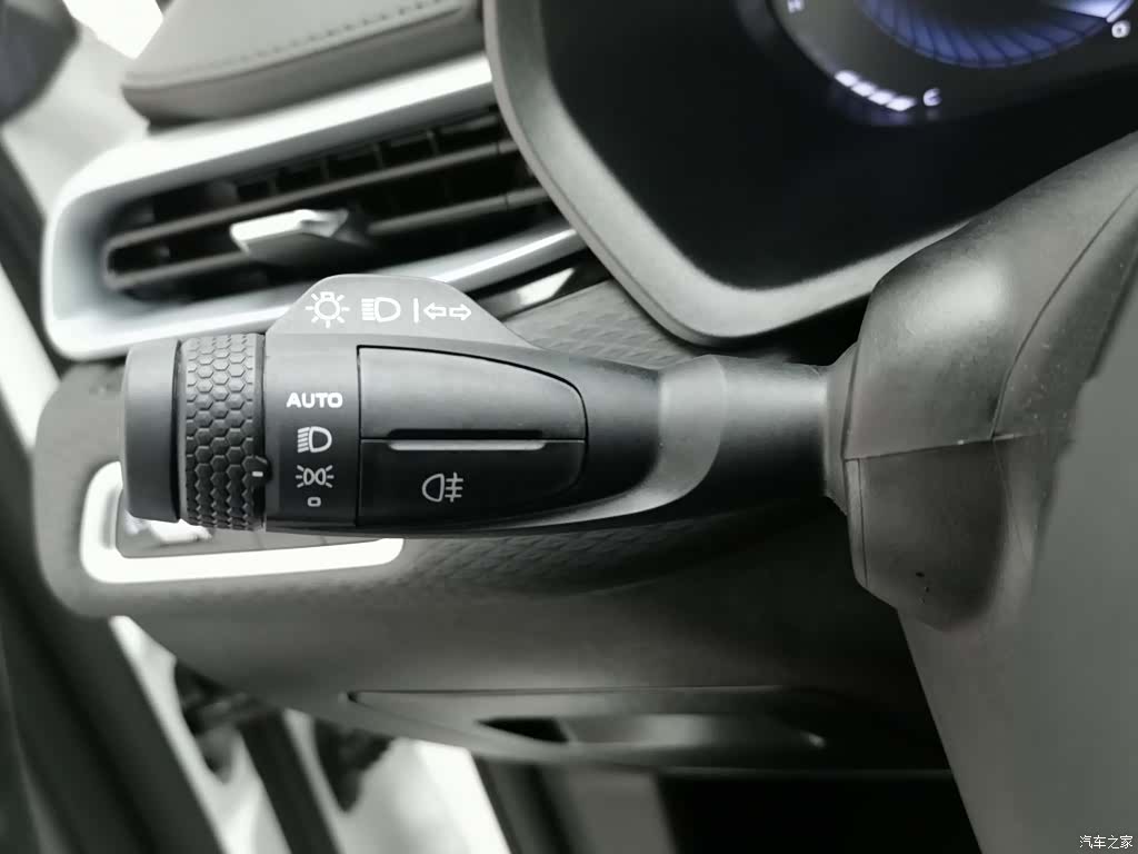 Geely Emgrand, 2024 21