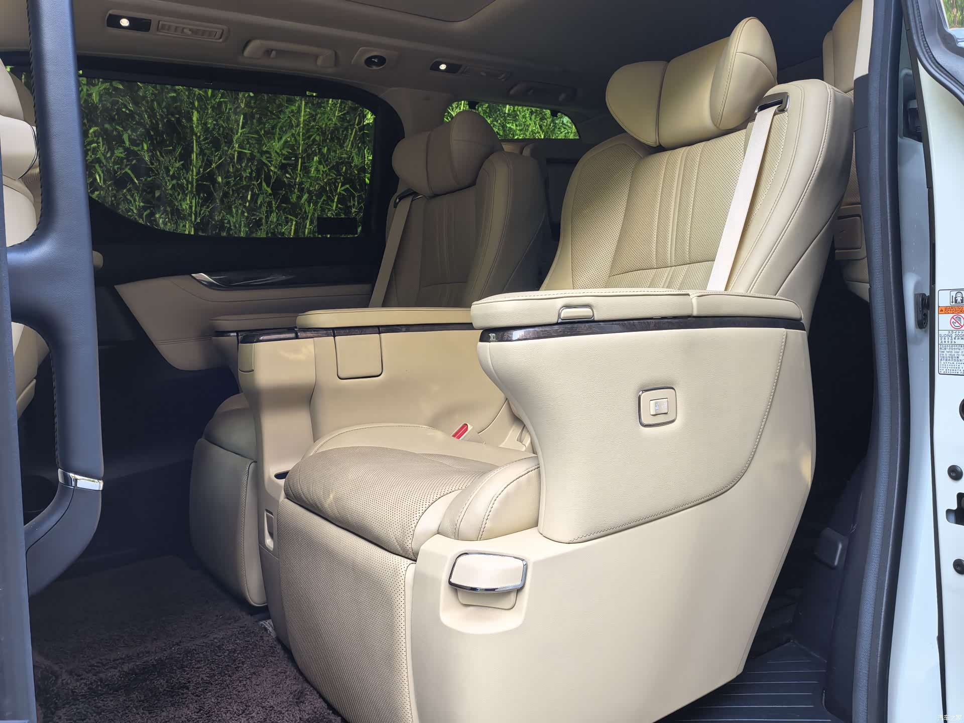 Toyota Alphard, 2021 7