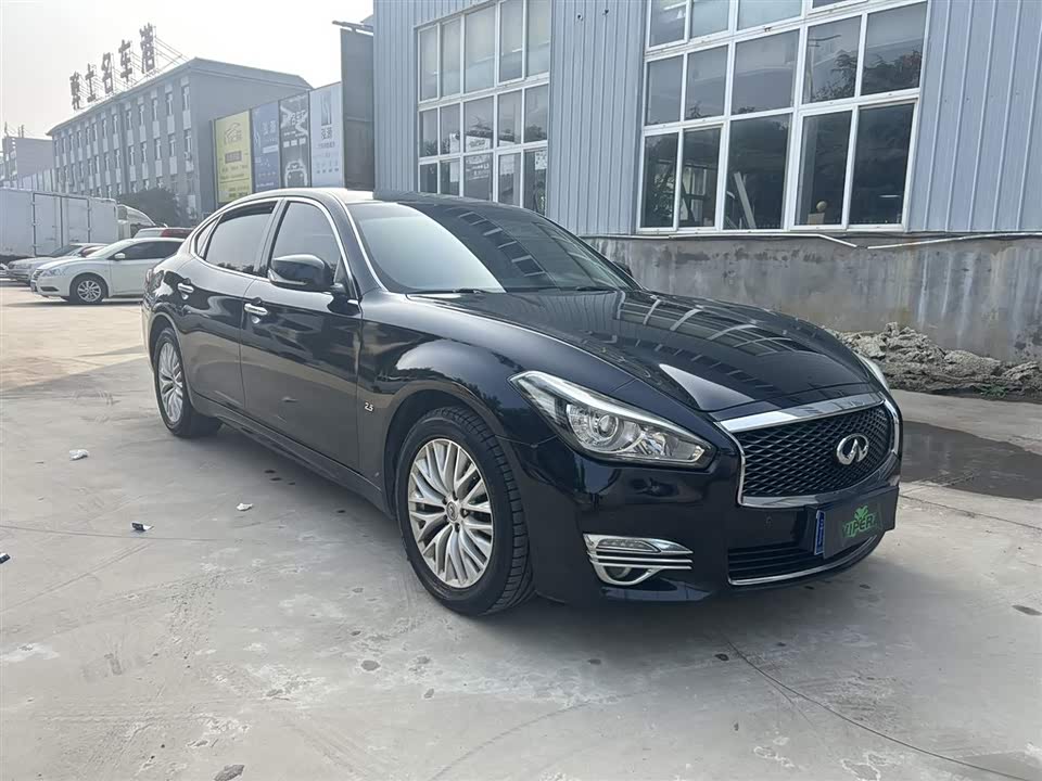 Infiniti Q70