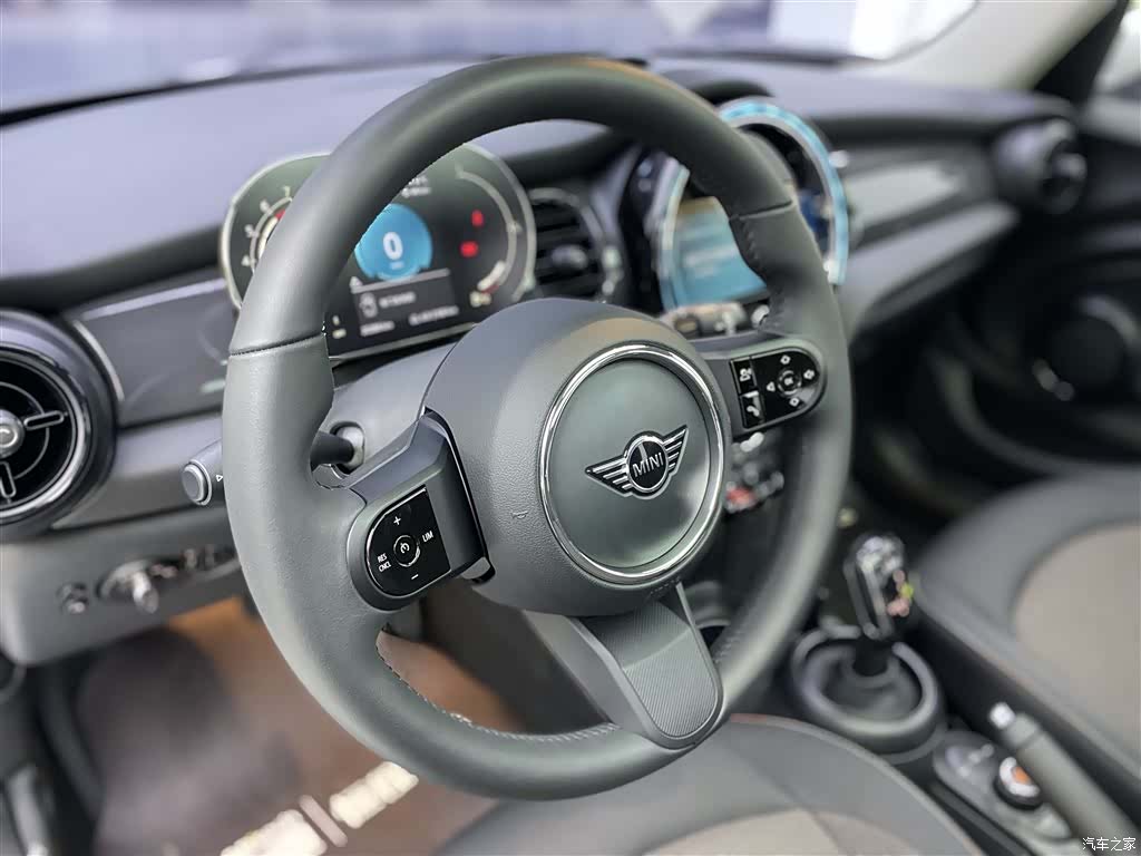 Mini ONE, 2024 15