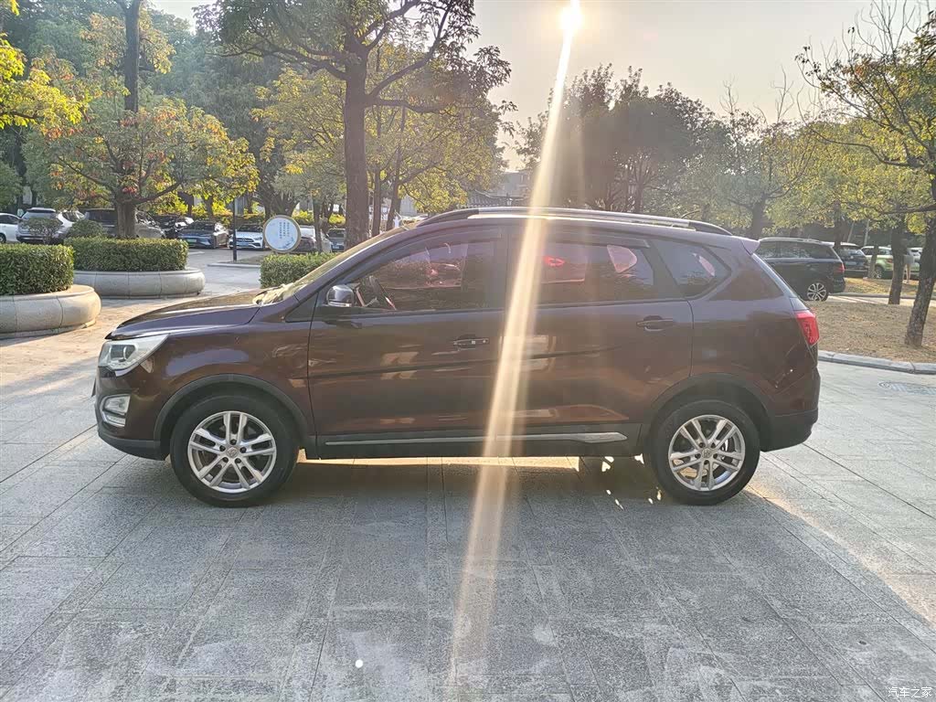 Wuling 560, 2016 4
