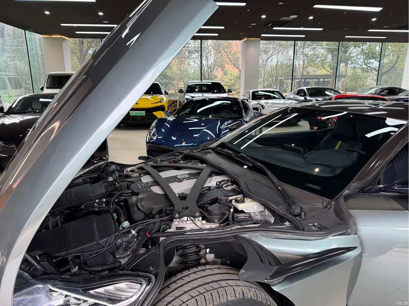 Aston Martin DB11, 2019 9