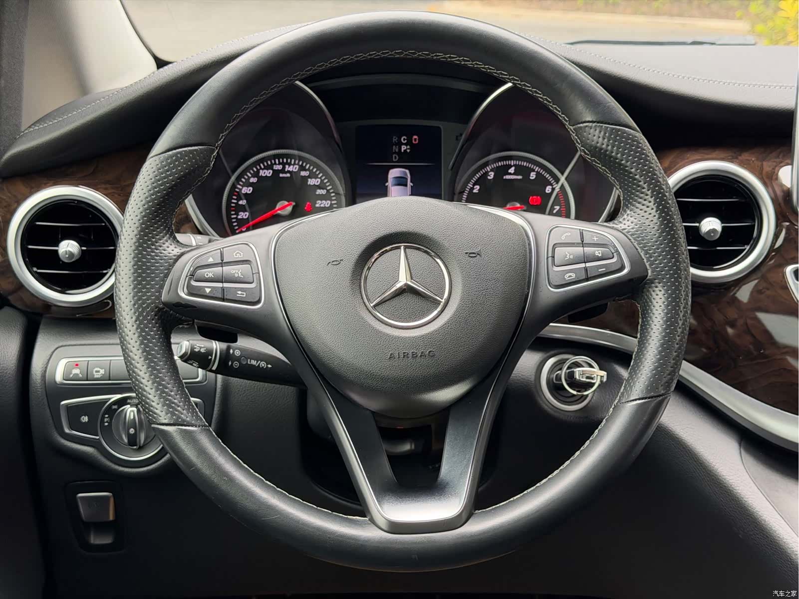 Mercedes-Benz V-Class, 2018 13