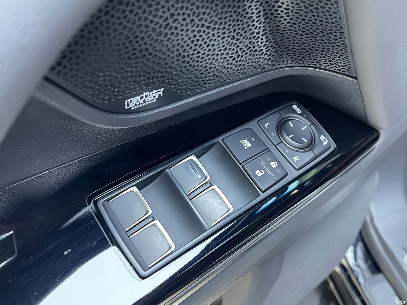 Lexus LX, 2023 13