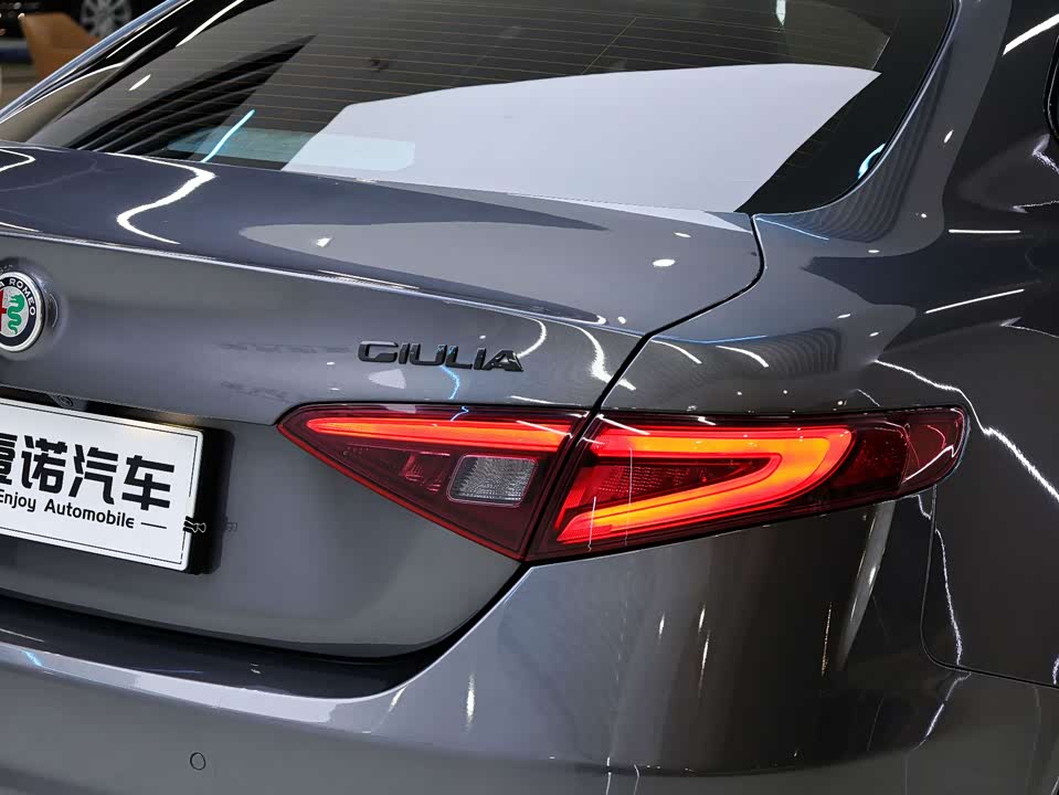 Alfa Romeo Giulia Alfa Romeo Giulia