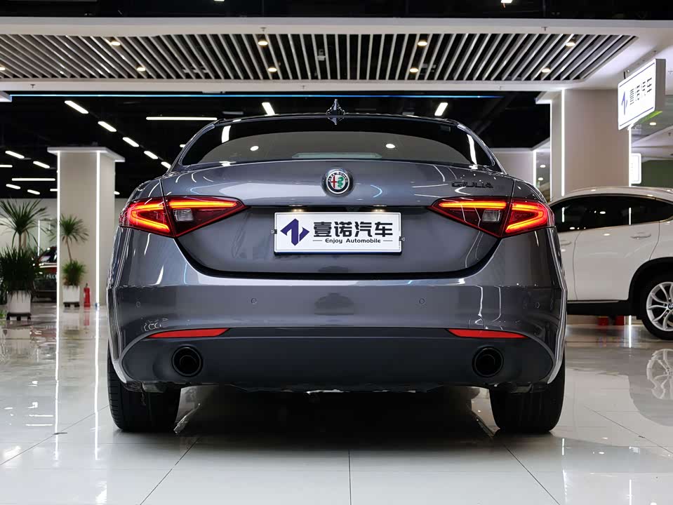 Alfa Romeo Giulia Alfa Romeo Giulia
