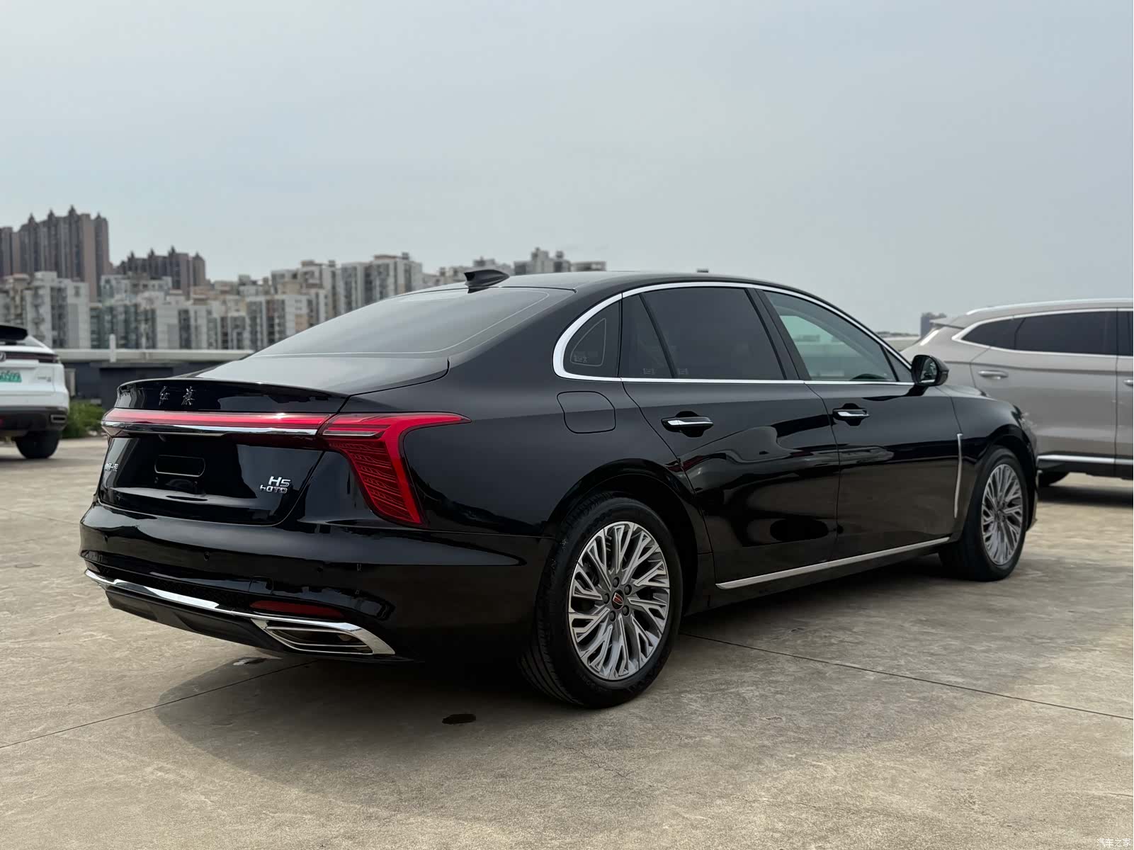 Hongqi H5, 2022 13