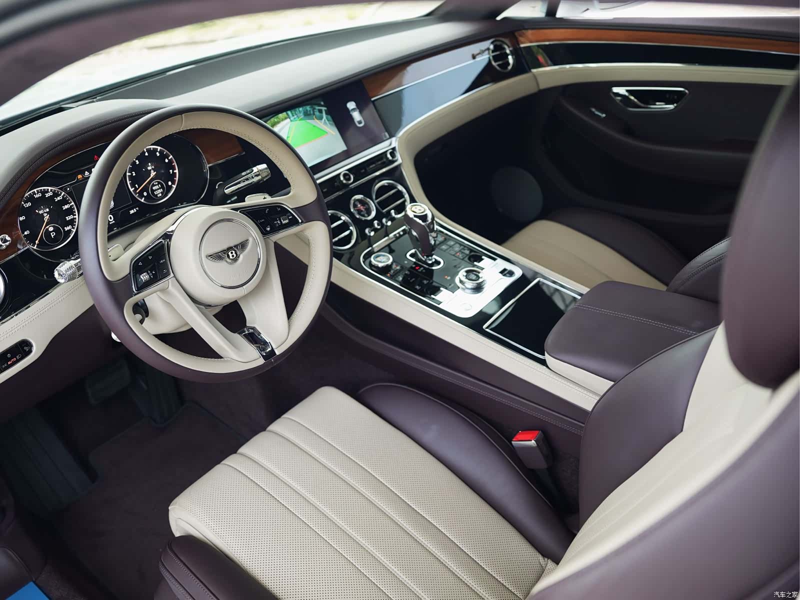 Bentley Continental GT, 2020 10