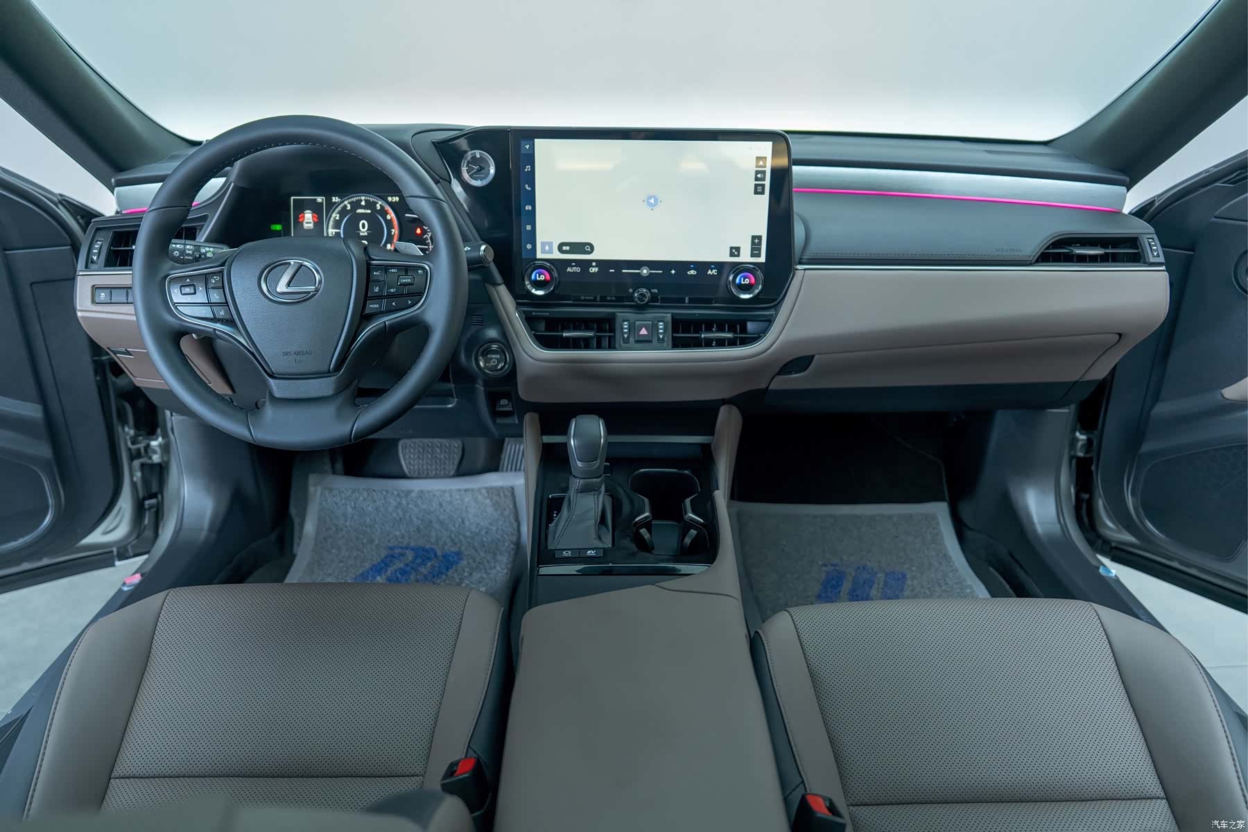 Lexus ES, 2025 10