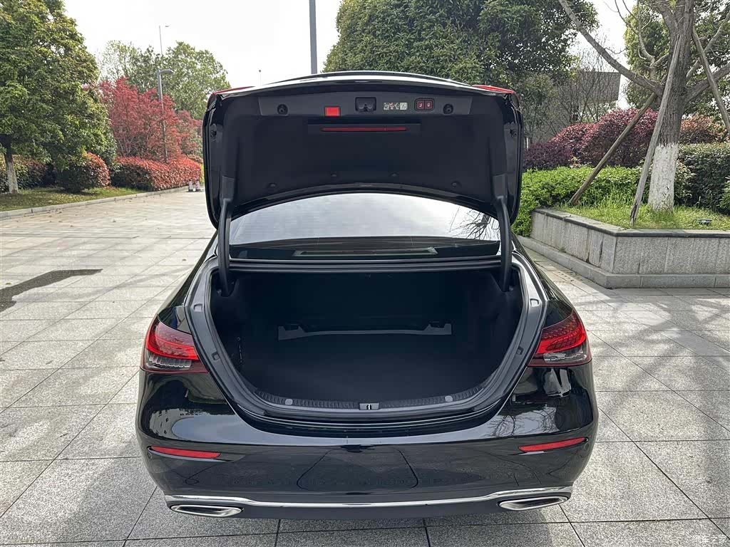 Mercedes-Benz E-Class, 2023 11