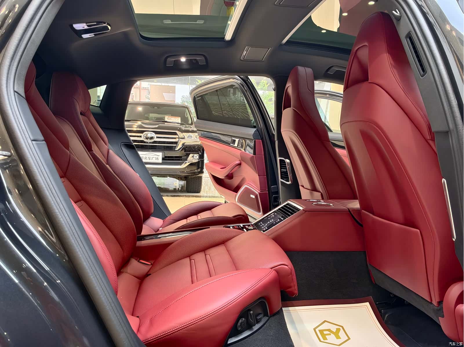 Porsche Panamera, 2023 10