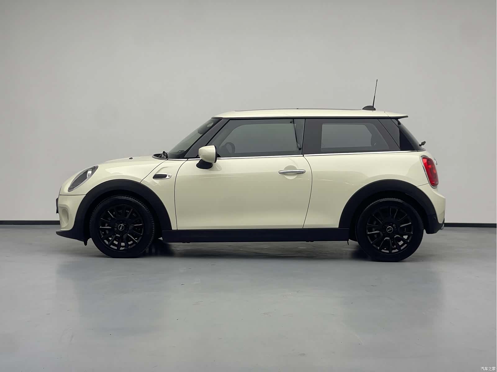 Mini ONE, 2021 15