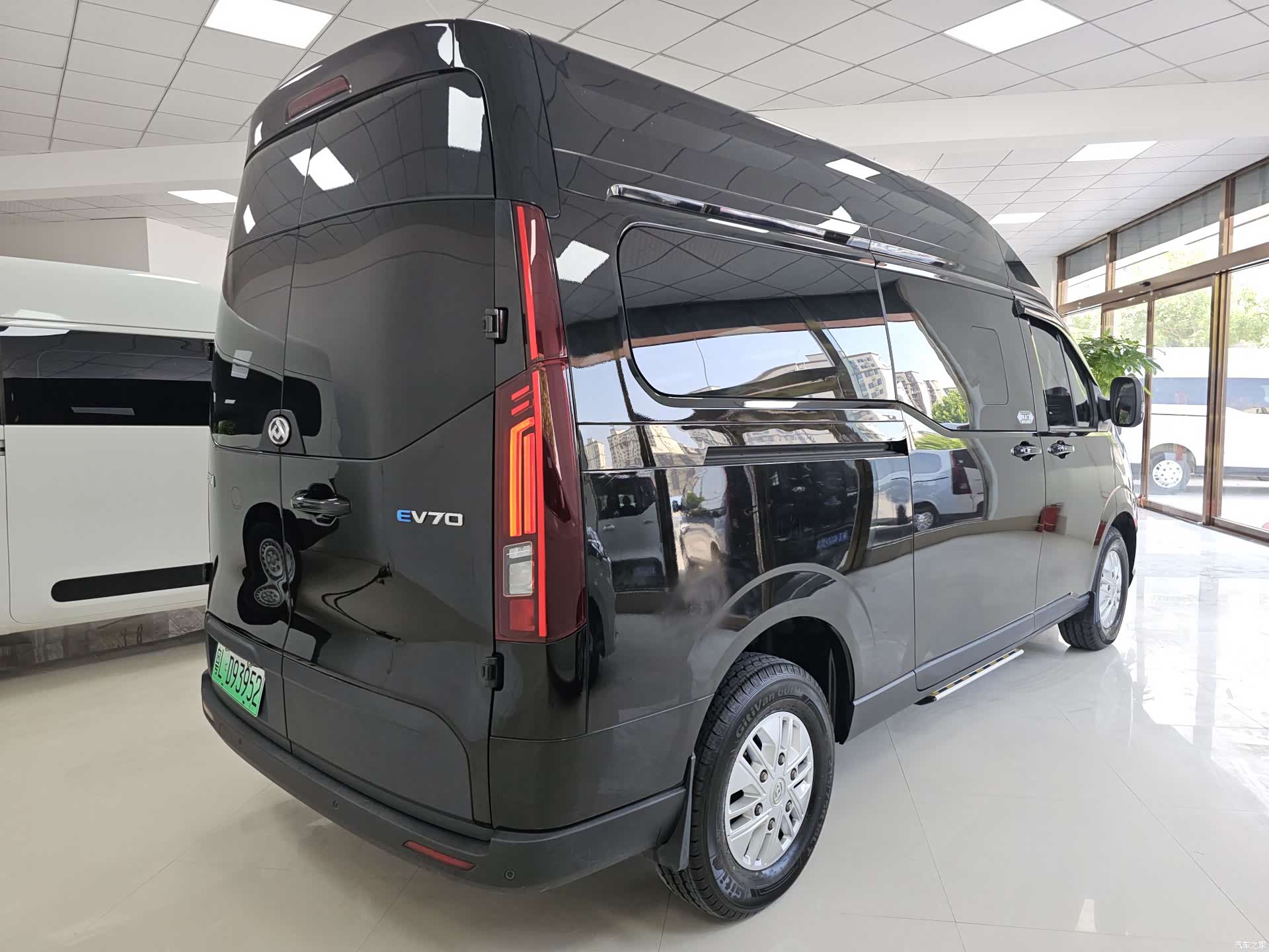 Maxus EV70, 2025 6