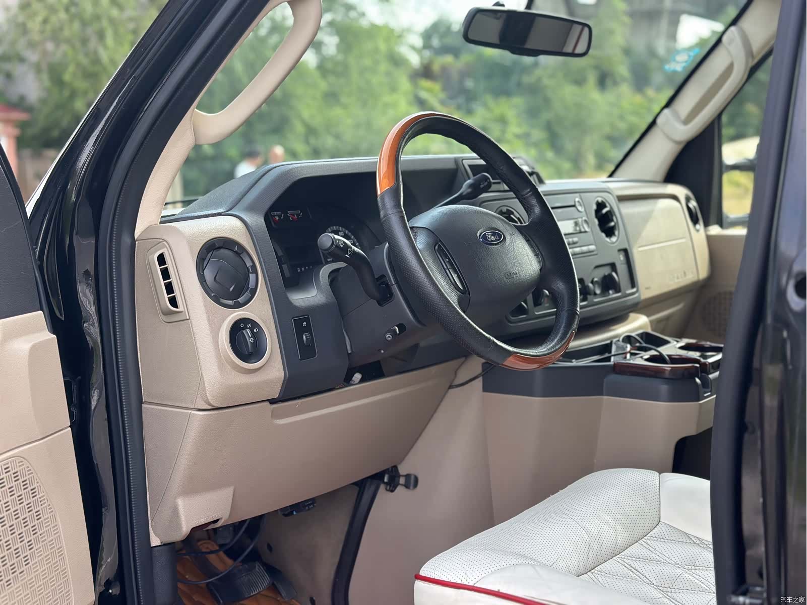 Ford E350, 2010 6