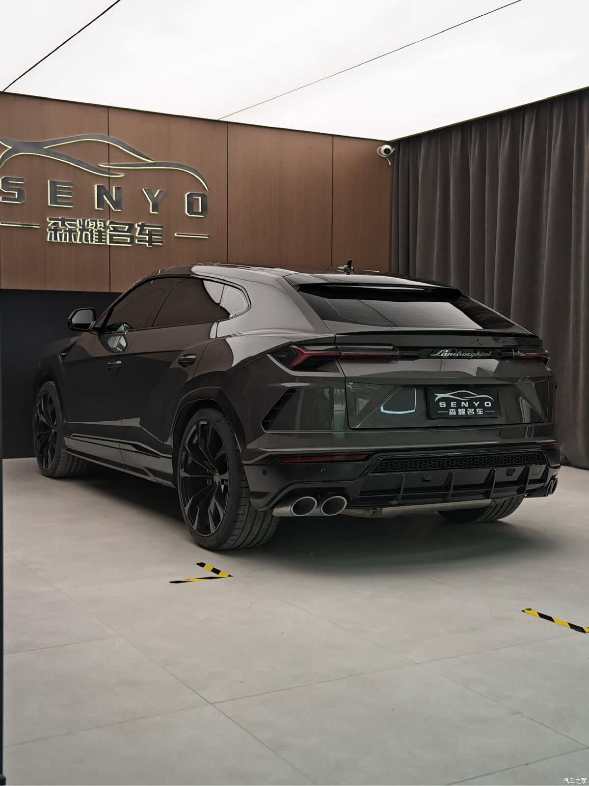 Lamborghini Urus, 2023 6