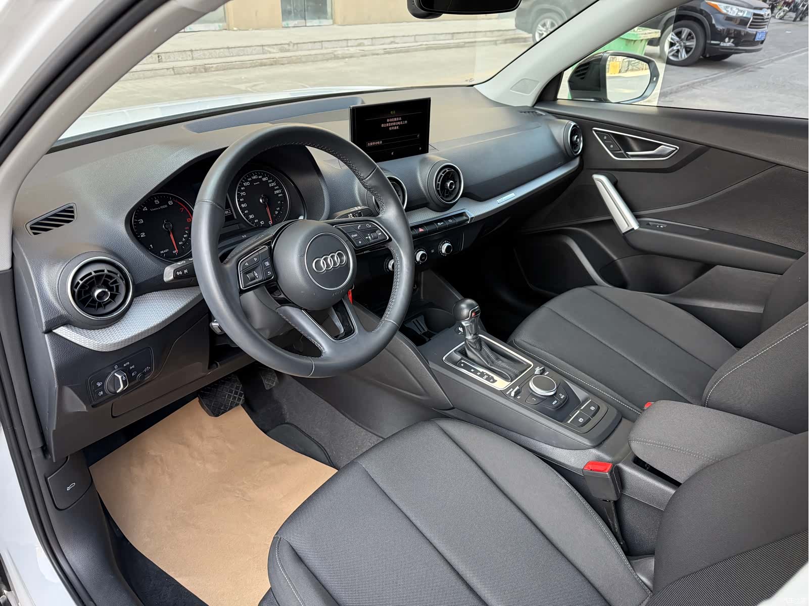 Audi Q2L, 2020 8
