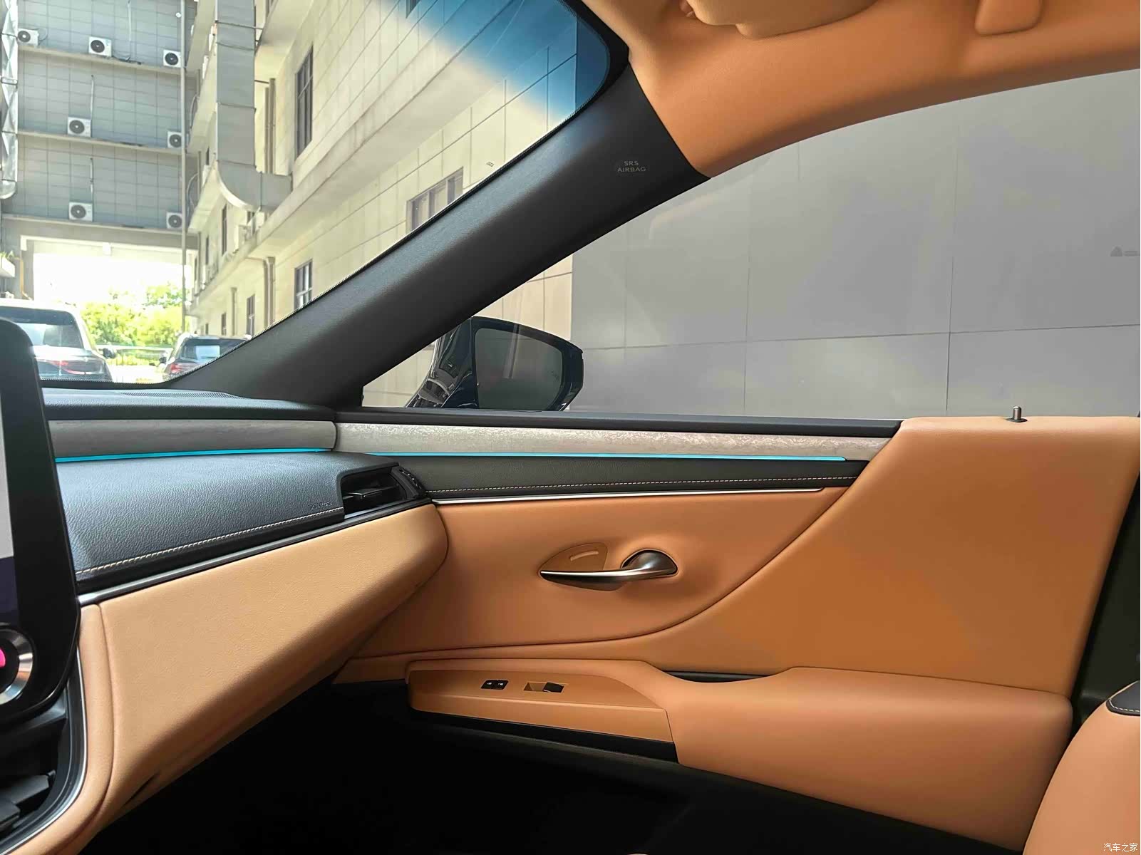 Lexus ES, 2025 16