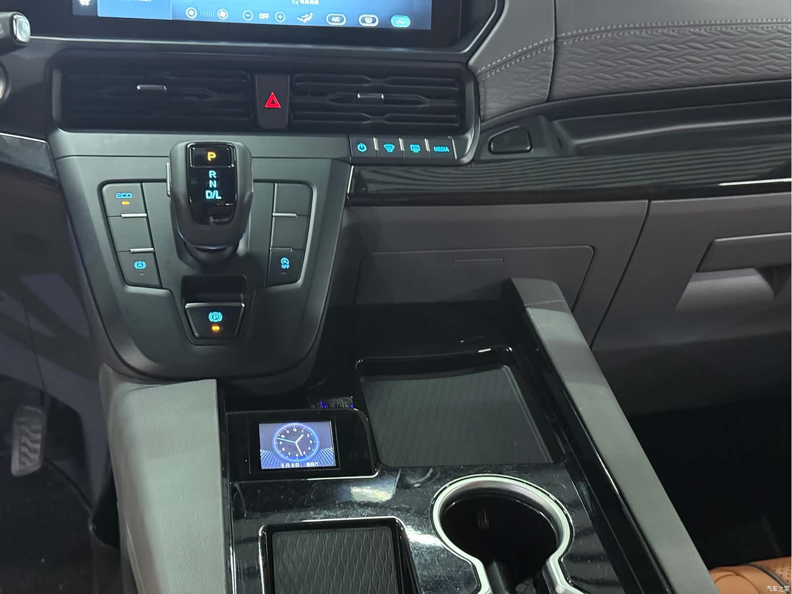 Ford Tourneo, 2025 6