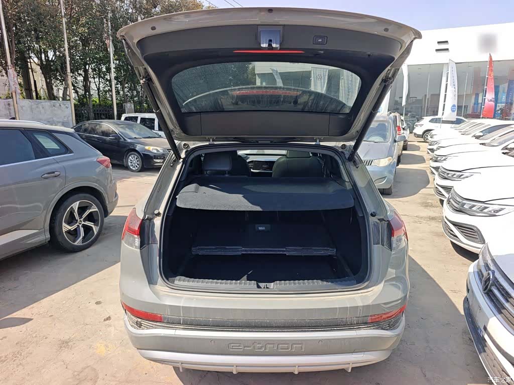 Audi Q4 e-tron, 2024 15