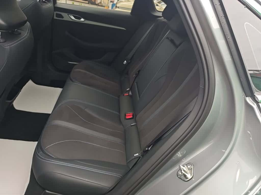 Geely Preface, 2025 17
