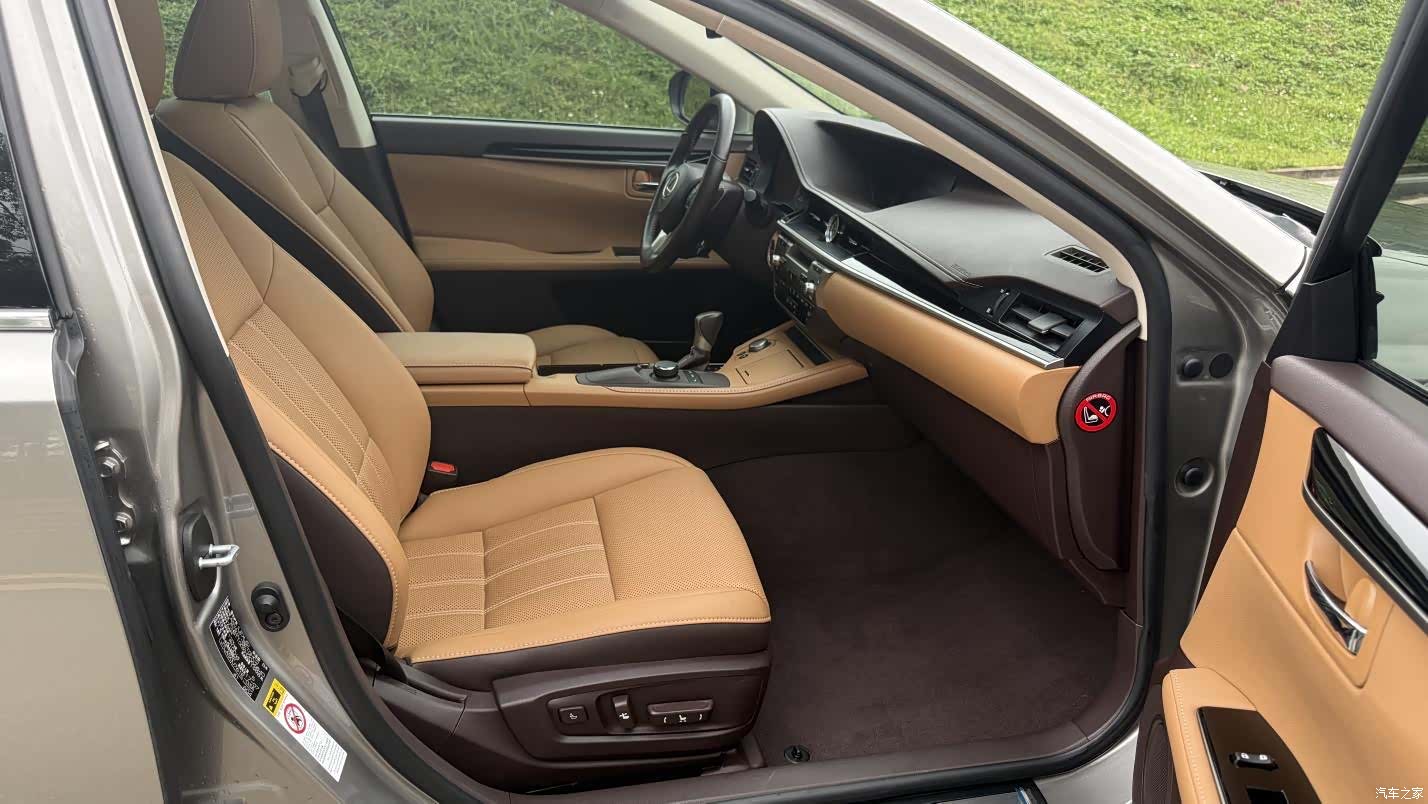 Lexus ES, 2016 11