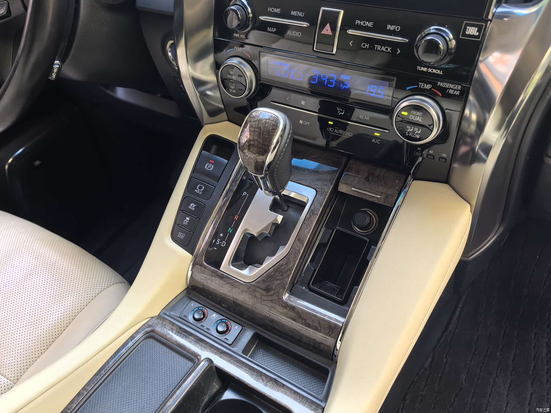 Toyota Alphard, 2021 8