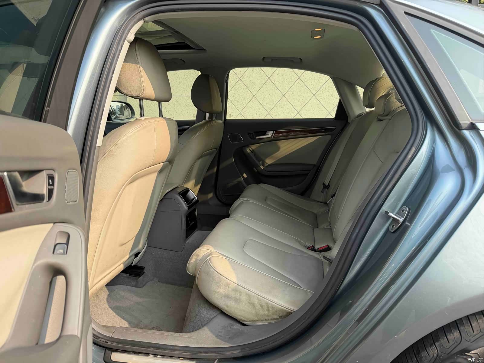 Audi A4L, 2010 7
