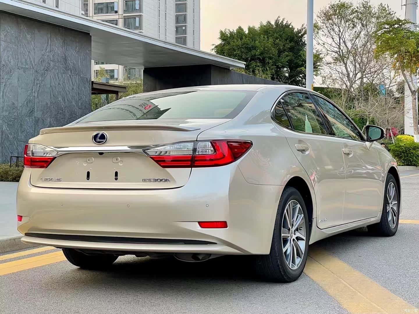 Lexus ES, 2017 3