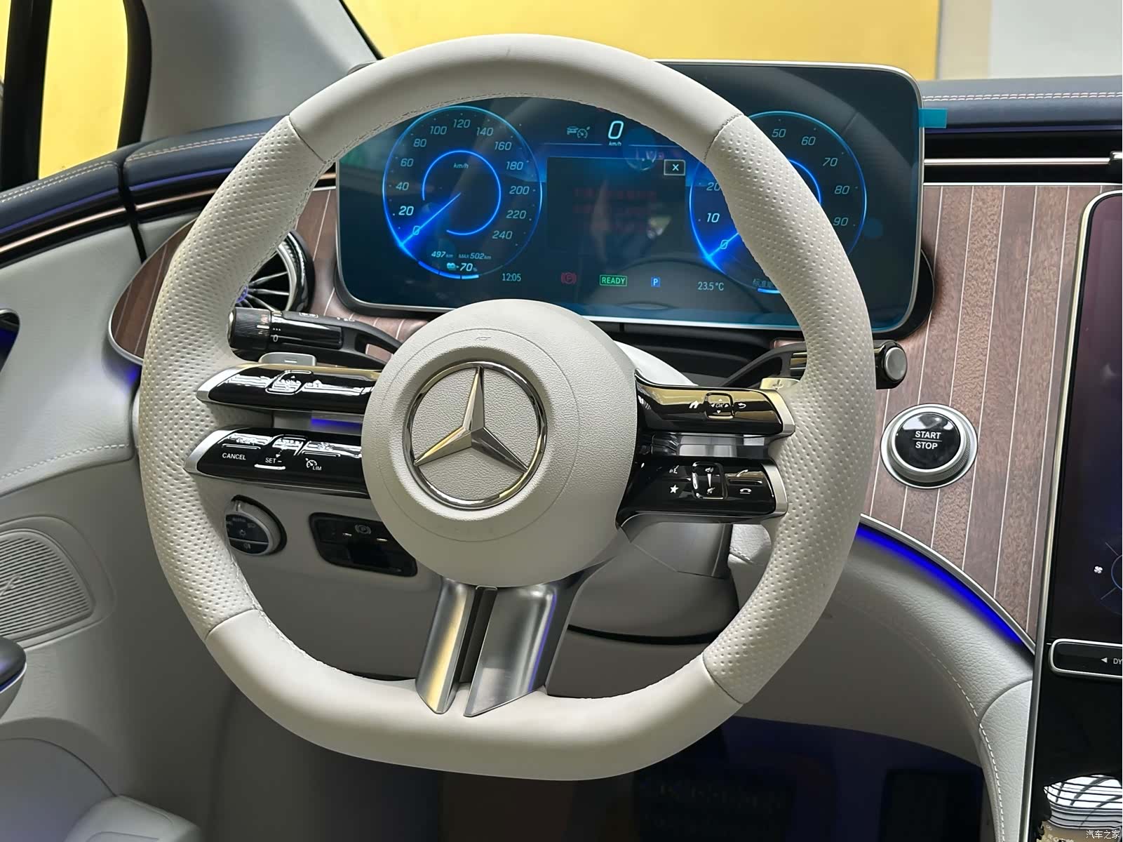 Mercedes-Benz EQE, 2025 12