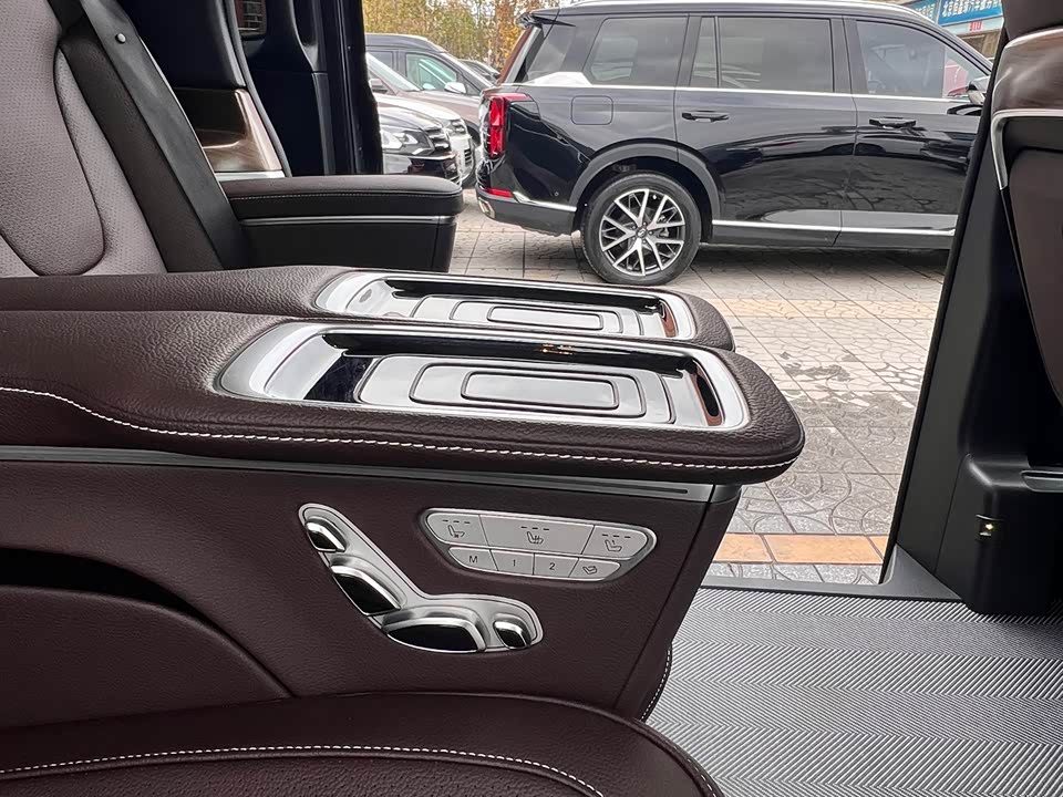 Mercedes-Benz V-class