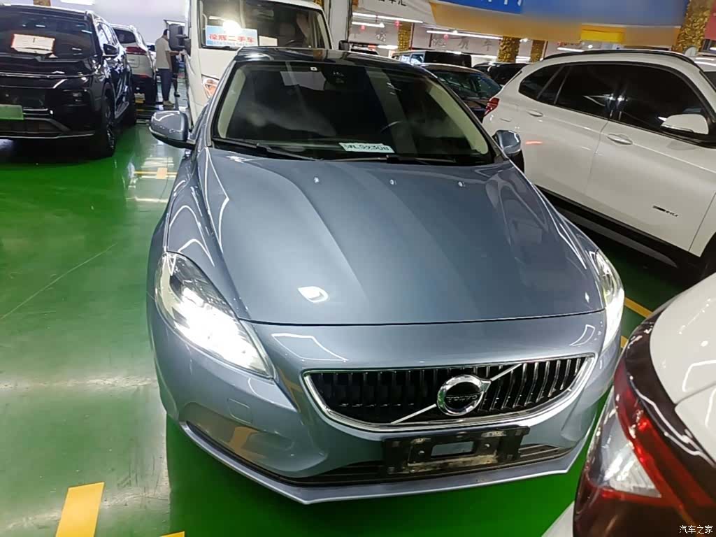 Volvo V40, 2019 3