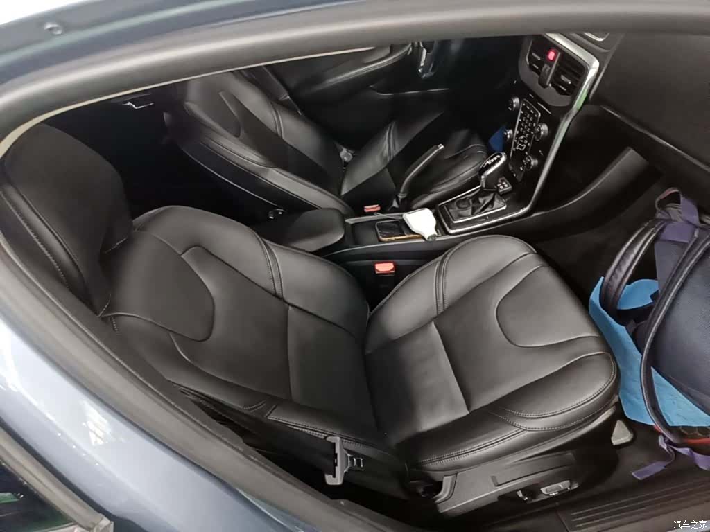 Volvo V40, 2019 25